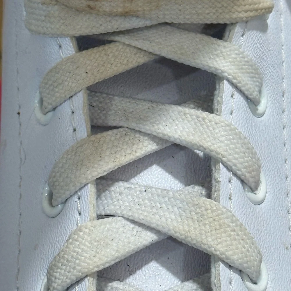 White Leather Quad Roller Skates with Pink Wheels - Picture 10 of 11